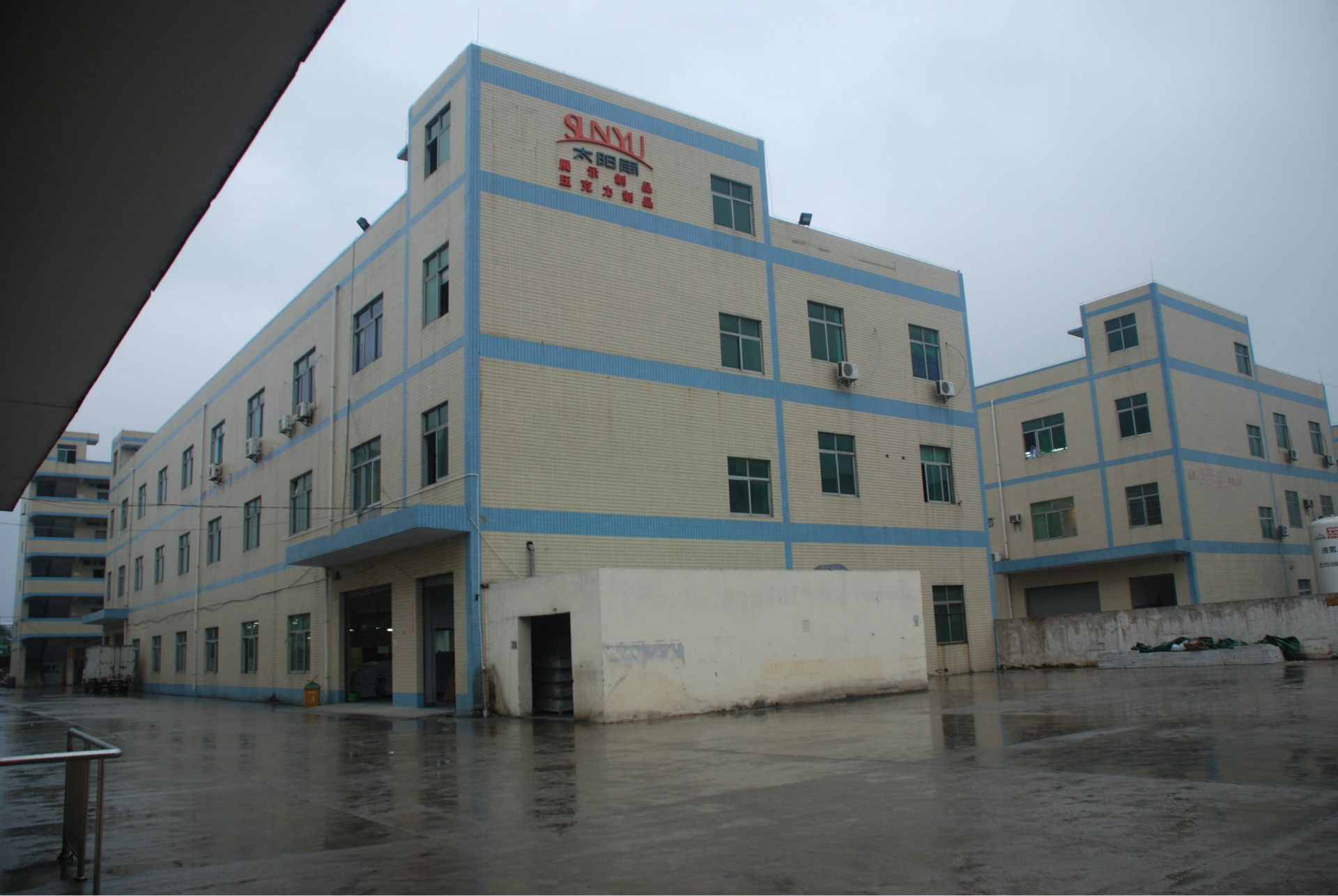 深圳廠家以專業(yè)設(shè)計(jì)與高效生產(chǎn)，打造高性價(jià)比亞克力精致相框